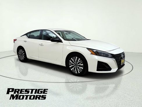 Used 2025 Nissan Altima 2.5 SV FWD image 10