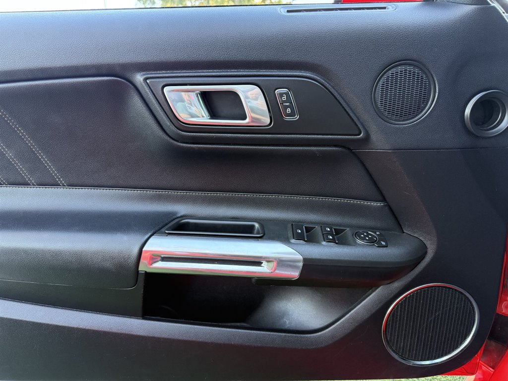 Used 2019 Ford Mustang Convertible RWD image 31