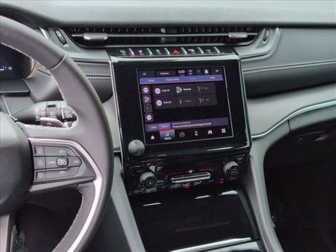 Used 2025 Jeep Grand Cherokee L Laredo RWD image 16