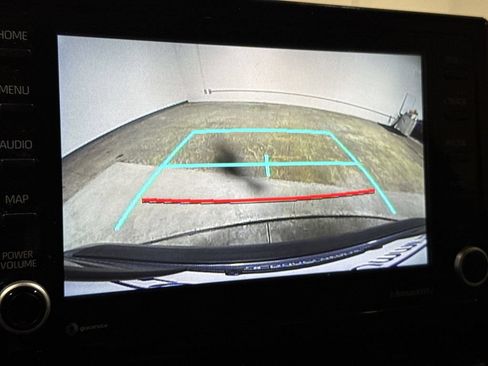 Used 2022 Toyota Corolla LE FWD image 15