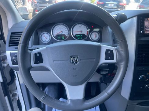 Used 2010 Dodge Grand Caravan SXT image 38