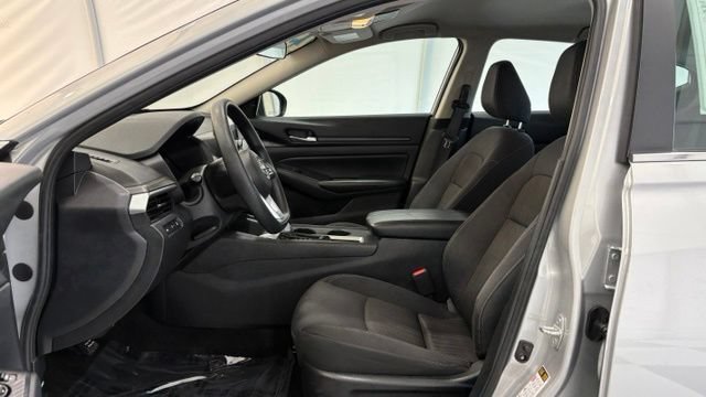 Used 2025 Nissan Altima 2.5 SV FWD image 11