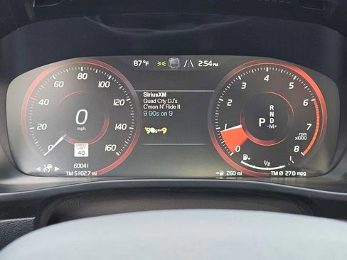 Used 2021 Volvo XC40 T5 Momentum w/ Protection Package Premier image 34