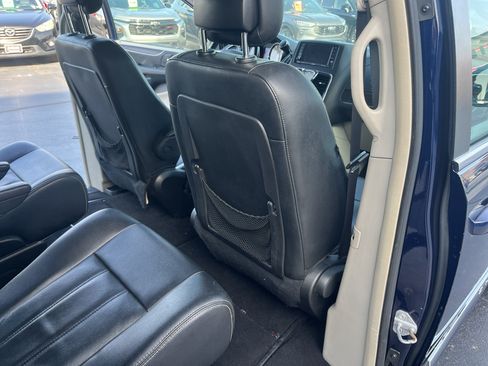 Used 2016 Chrysler Town & Country Touring FWD image 45