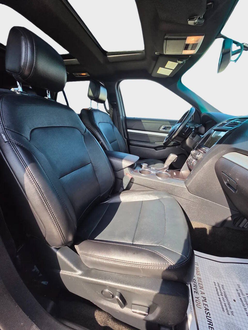 Used 2017 Ford Explorer XLT w/ Equipment Group 202A AWD/4WD image 12