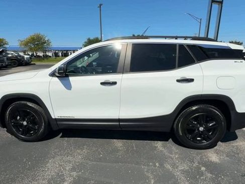 Used 2023 GMC Terrain SLE w/ Driver Convenience Package FWD image 5