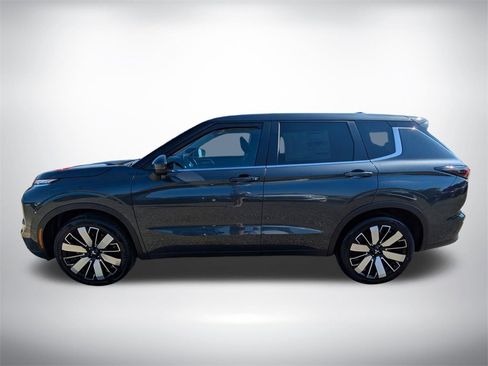 New 2025 Mitsubishi Outlander SE image 6