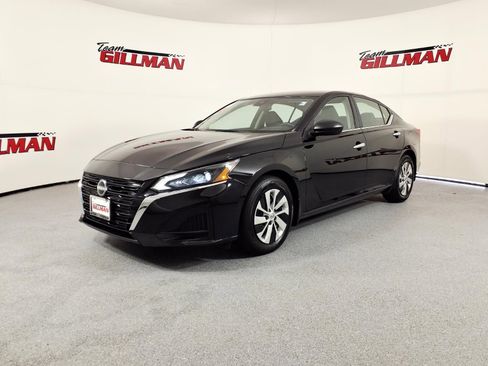 Used 2024 Nissan Altima 2.5 S image 3