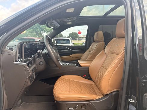 Used 2022 Cadillac Escalade Sport w/ Touring Package AWD/4WD image 7