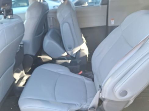 Used 2022 Toyota Sienna XLE image 15