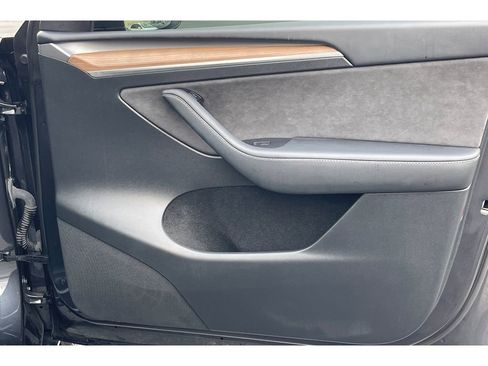 Used 2024 Tesla Model Y Standard Range image 21