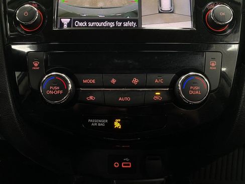 Used 2020 Nissan Rogue SL w/ Premium Package image 26