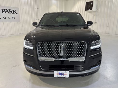 Used 2024 Lincoln Navigator Premiere AWD/4WD image 33