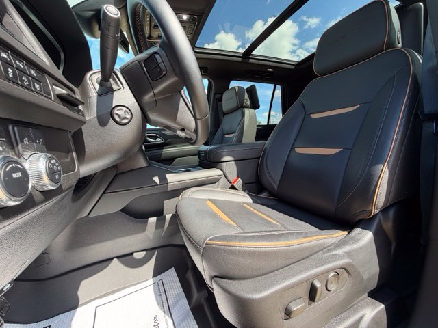 Used 2024 GMC Yukon AT4 w/ Technology Package AWD/4WD image 14