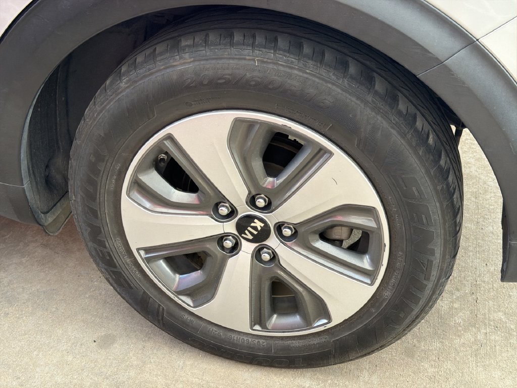 Used 2018 Kia Niro LX FWD image 4