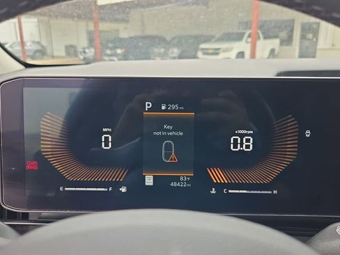 Used 2025 Kia Carnival FWD image 16