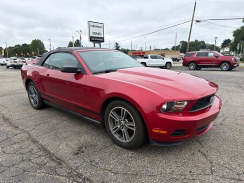 Used 2010 Ford Mustang Convertible RWD image 1