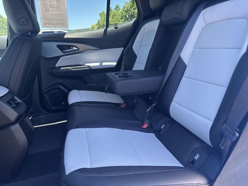 Used 2025 Chevrolet Equinox EV LT FWD image 25