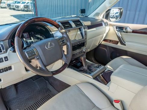 Used 2017 Lexus GX 460 Premium image 23