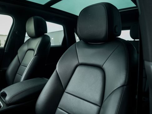 Certified 2019 Porsche Cayenne image 5