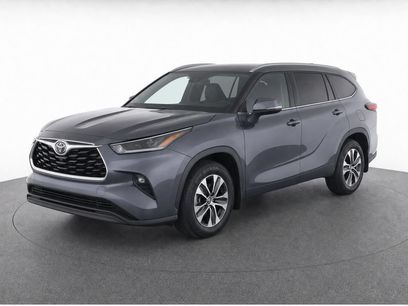 Used 2023 Toyota Highlander XLE