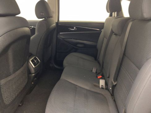 Used 2019 Kia Sorento S FWD image 18