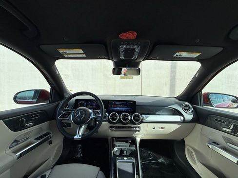 Used 2025 Mercedes-Benz GLB 250 image 6