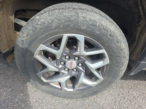 Used 2022 GMC Sierra 1500 SLT w/ SLT Premium Plus Package AWD/4WD image 5