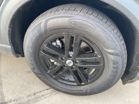 Used 2021 Ford Explorer XLT image 8