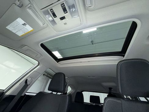 Used 2018 Toyota RAV4 XLE AWD/4WD image 23