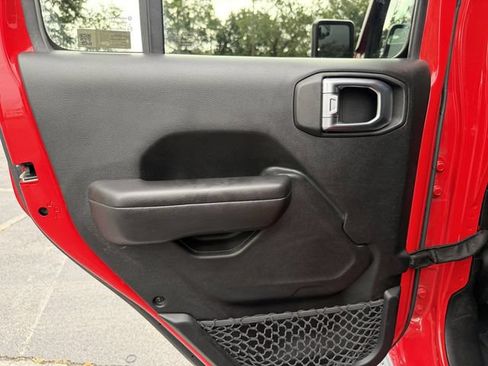 Used 2018 Jeep Wrangler Unlimited Sport S AWD/4WD image 19