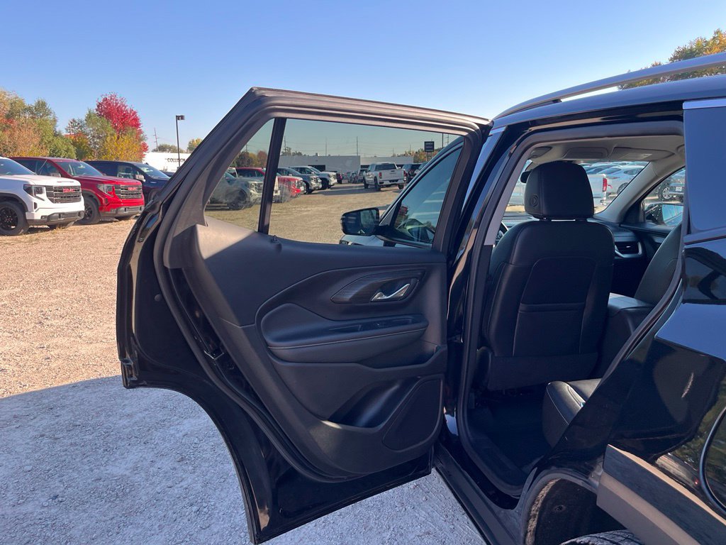 Used 2024 GMC Terrain SLT FWD image 30