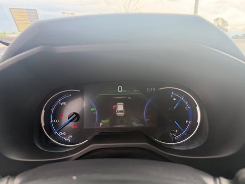 Used 2025 Toyota RAV4 XLE AWD/4WD image 13