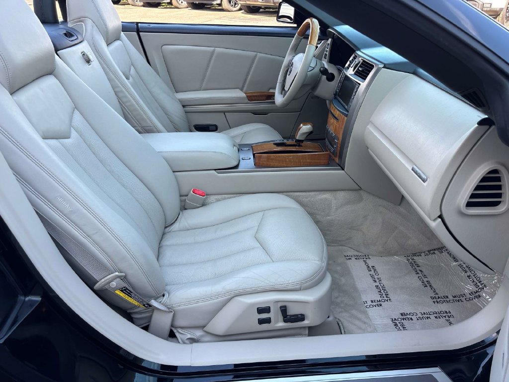 Used 2006 Cadillac XLR RWD image 10