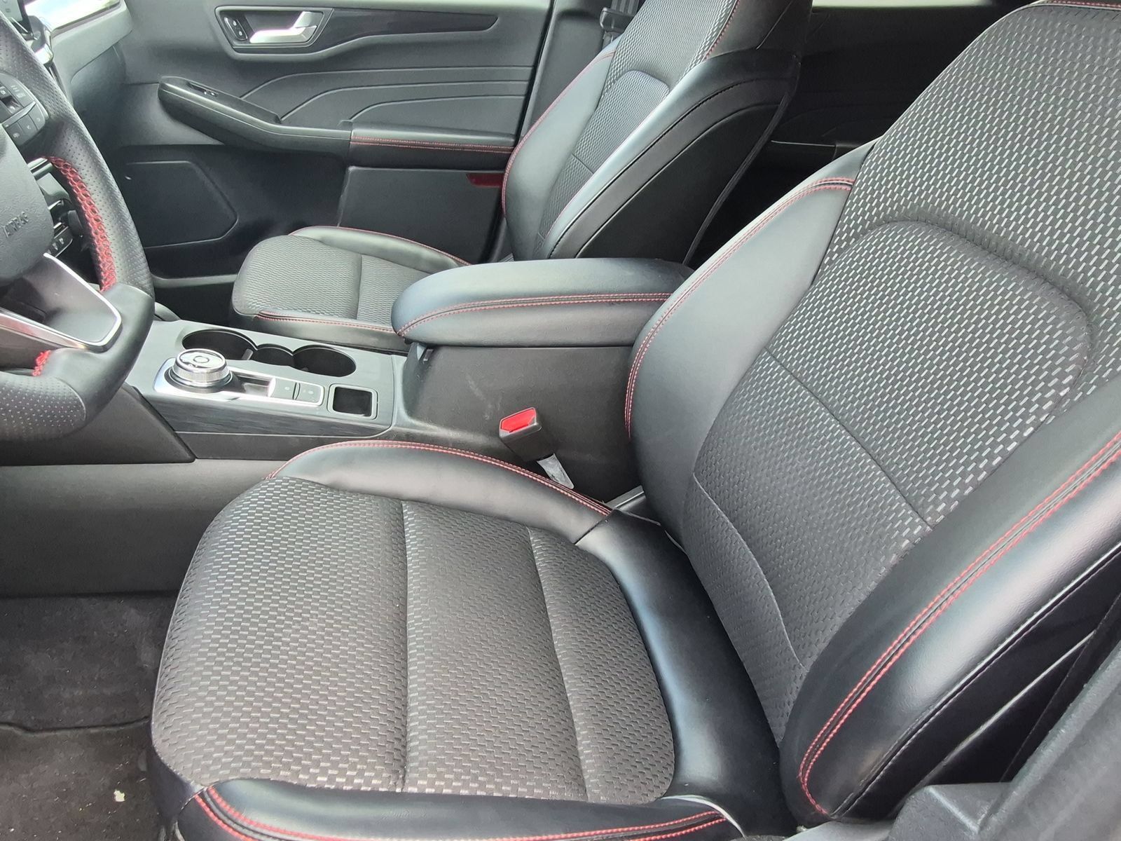 Used 2024 Ford Escape ST-Line w/ Tech Pack #1 AWD/4WD image 15