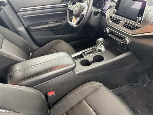 Used 2025 Nissan Altima 2.5 SV FWD image 26