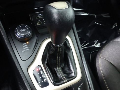 Used 2016 Jeep Cherokee Sport AWD/4WD image 27