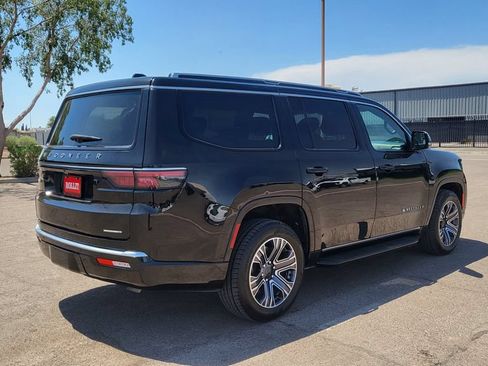 Used 2024 Jeep Wagoneer Series II w/ Flexible Seating Group AWD/4WD image 10