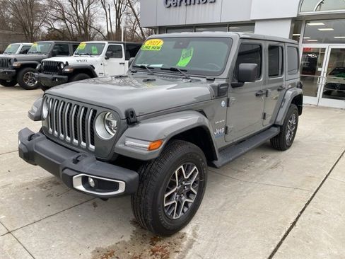 Used 2021 Jeep Wrangler Unlimited Sahara w/ Cold Weather Group image 9