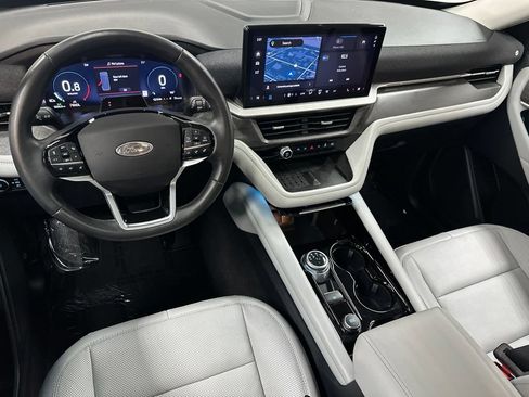 Used 2025 Ford Explorer Platinum w/ Ultimate Package AWD/4WD image 13