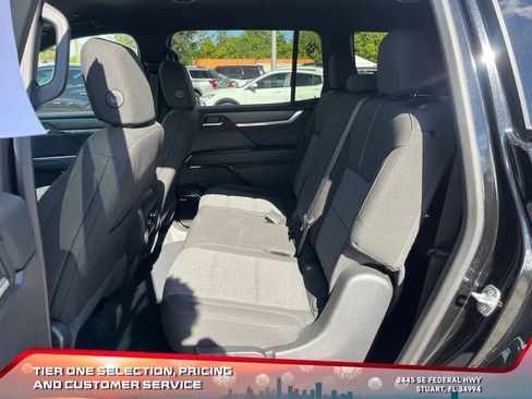 Used 2025 GMC Acadia Elevation image 11