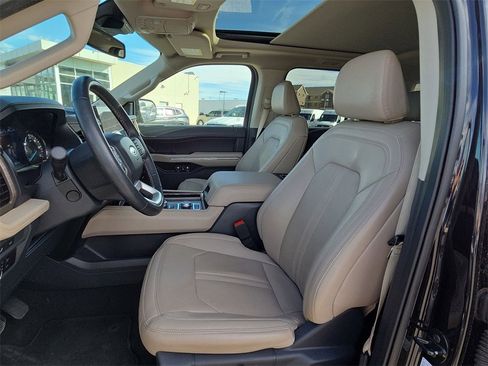 Used 2024 Ford Expedition Limited image 16