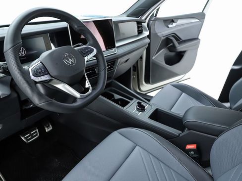 New 2026 Volkswagen Tiguan SE R-Line image 19