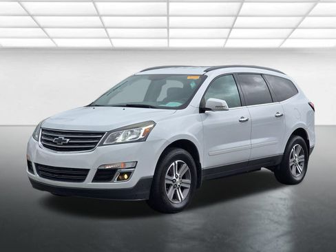 Used 2017 Chevrolet Traverse LT FWD image 2