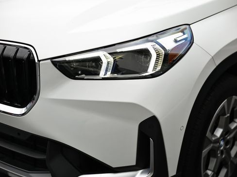 Used 2023 BMW X1 xDrive28i image 12