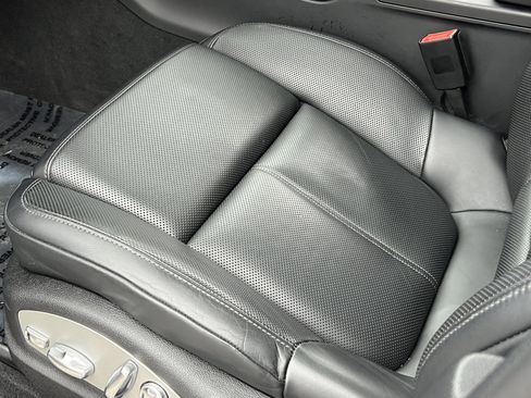 Certified 2025 Porsche Macan Turbo image 30