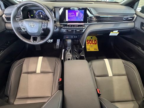 Used 2026 Toyota Camry SE FWD image 33