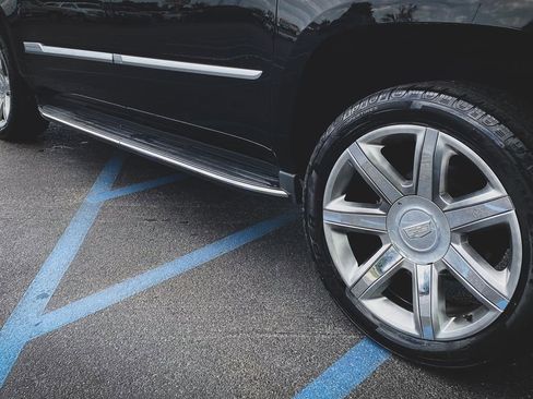 Used 2018 Cadillac Escalade ESV Luxury AWD/4WD image 8