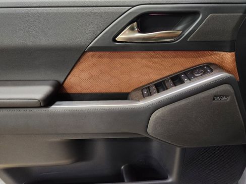 Used 2024 Lexus GX 550 w/ Accessory Package (Z1) image 41