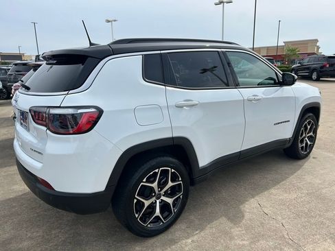 Used 2025 Jeep Compass Limited AWD/4WD image 5